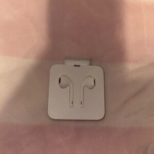 NWT Apple White‎ Earbuds